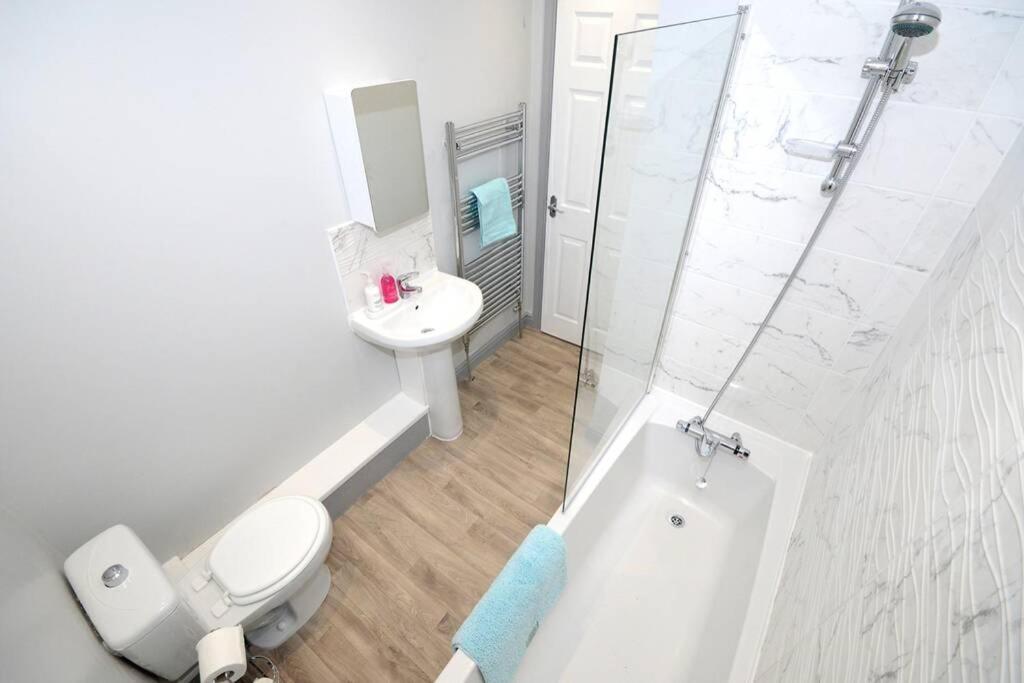 Renovated House Near Darlington Train Station. Villa ภายนอก รูปภาพ